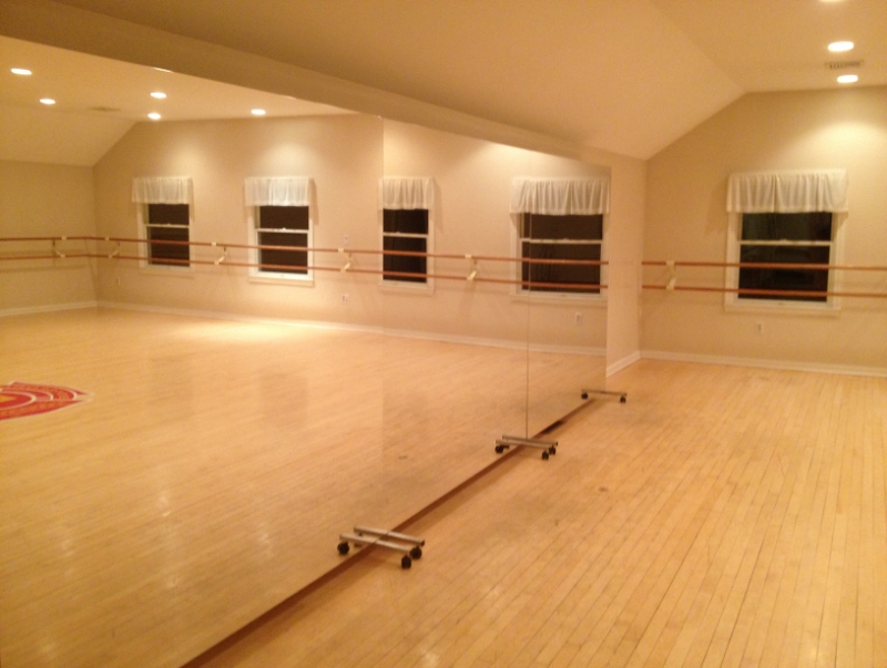 Authentic Mirrorlite Glassless Mirror Standing Mirror Dance Studio