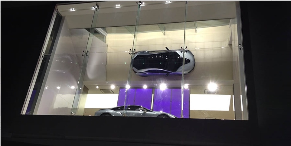 Glassless Mirror Auto Show Exhibit